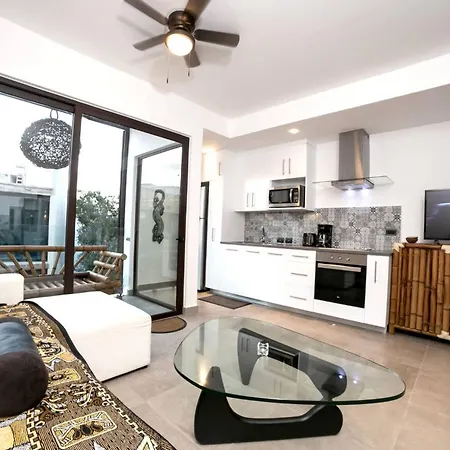 Beautiful Penthouse For 2 With Private Patio, 2 Bikes Included And Pool! Villa